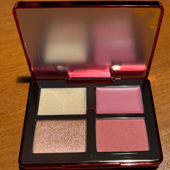 Kylie Jenner Blush & Highlighter Cheek Quad - Picture 6 of 16